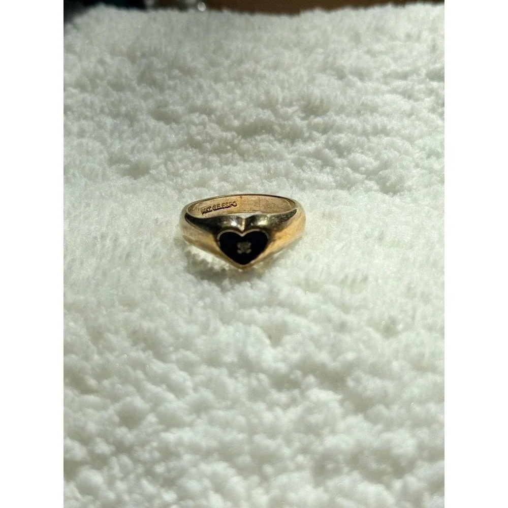 14KTGE Black Heart Ring on Gold Band with Diamond Centerpiece Size 7